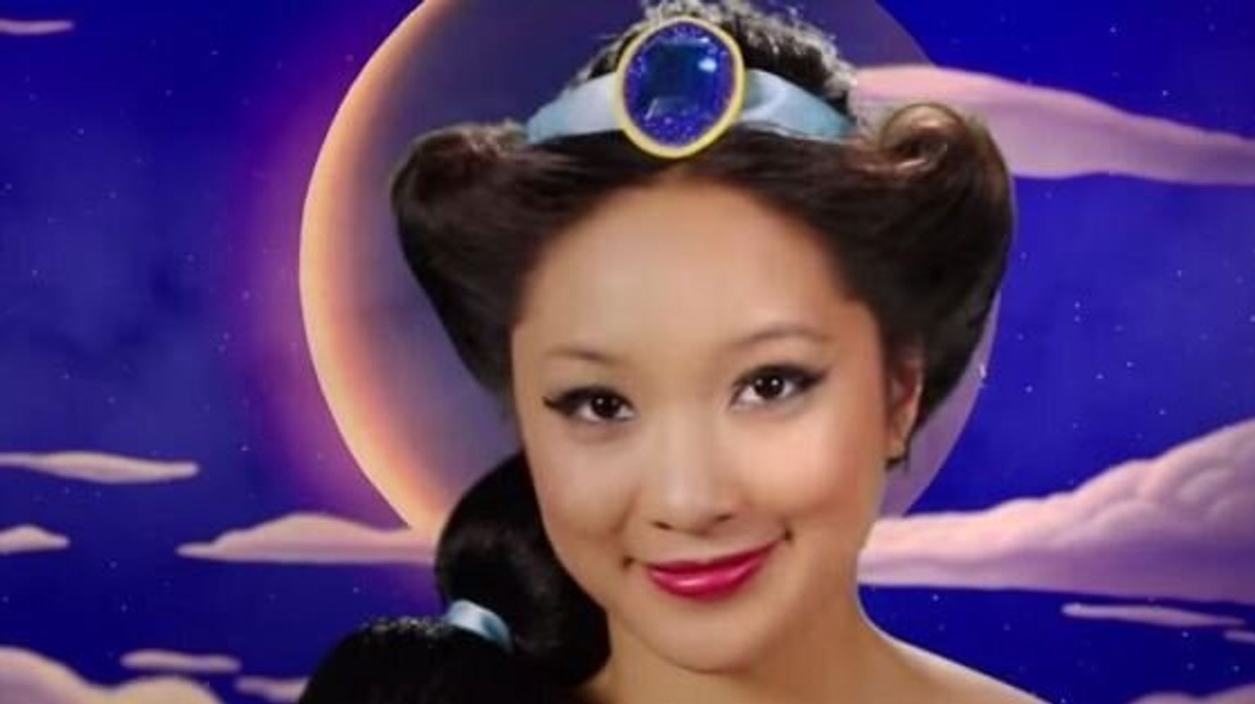 Une femme se transforme en n'importe quelle princesse Disney avec le  maquillage