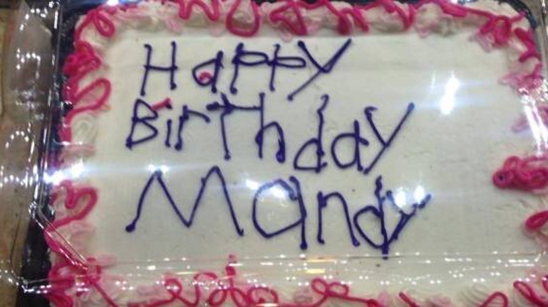 La Photo De Ce Gateau Moche Fait Le Tour Du Web Pour Une Bonne Raison Huffpost Null