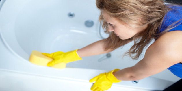 Nettoyage de la salle de bain - Femme Ménage à domicile