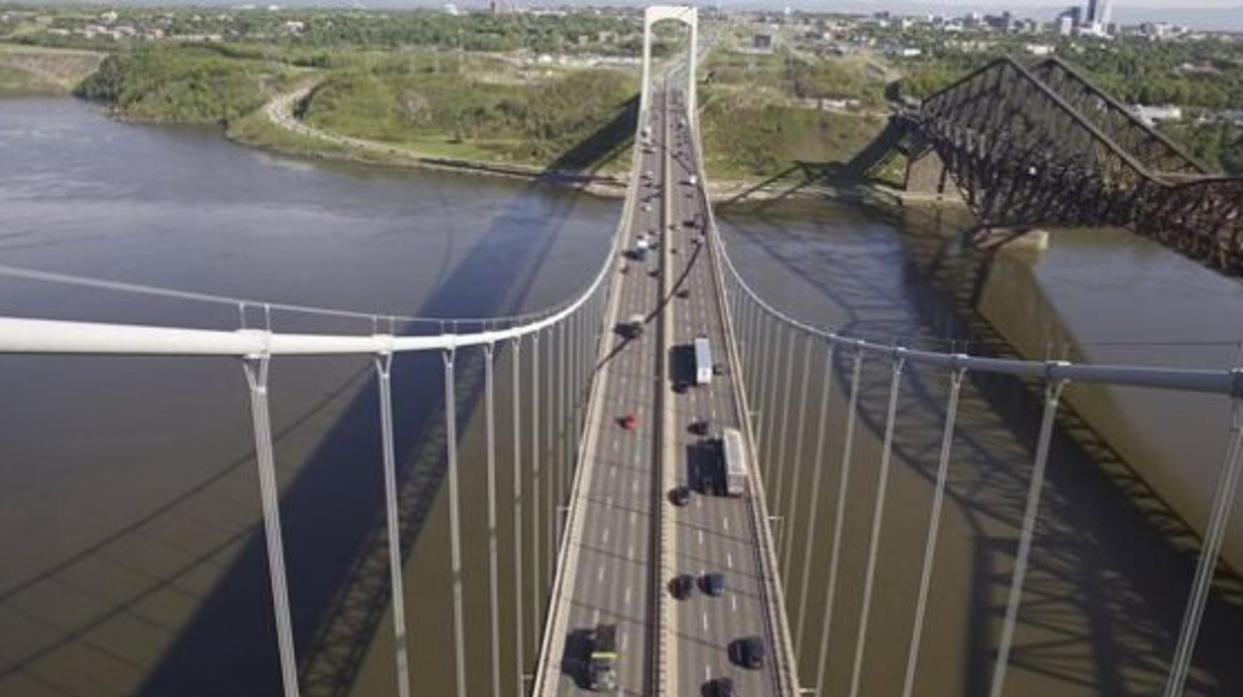 Le pont PierreLaporte inauguré il y a 45 ans (PHOTOS) HuffPost null Le pont PierreLaporte inauguré il y a 45 ans (PHOTOS) HuffPost null