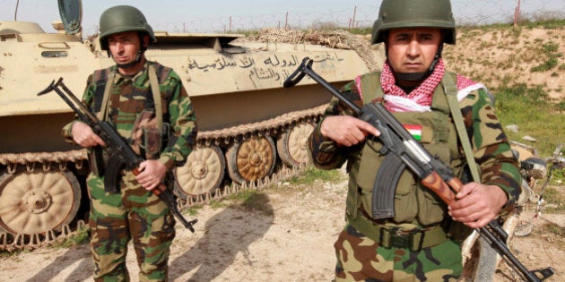 Kurdish Peshmerga fighters stand guard on the outskirts of Mosul January 26, 2015. Kurdish Peshmerga fighters are digging trenches and building defense berms in Wadi al-Ghorab (Valley Of The Crows), less than 2 km away from the IS-held Sultan Abdullah village, which demarcates the new border of their autonomous region. The Kurds have enjoyed de facto self rule since the first Gulf War in 1991. They are now closer than ever to achieving their dream of full independence. Yet they are menaced by the deadly ambitions of the Islamic caliphate across the frontline. Picture taken January 26, 2015. REUTERS/Azad Lashkari (IRAQ - Tags: CIVIL UNREST CONFLICT MILITARY POLITICS)