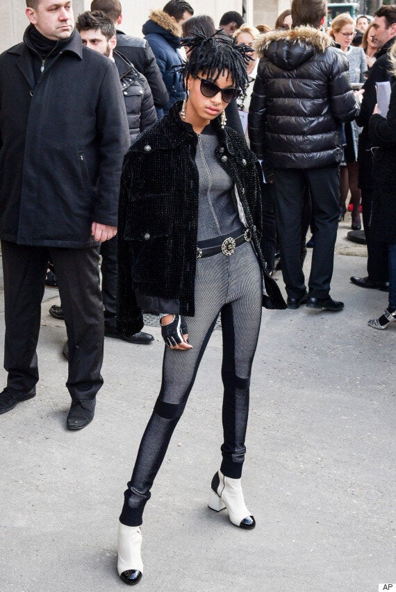 Willow Smith S Est Demarquee Au Prestigieux Defile Chanel Photos Huffpost Null