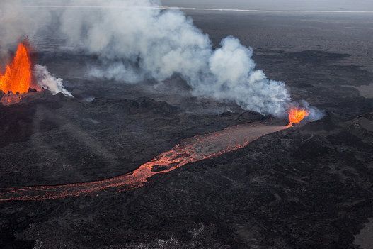 Éruption spectaculaire d'un volcan en Équateur