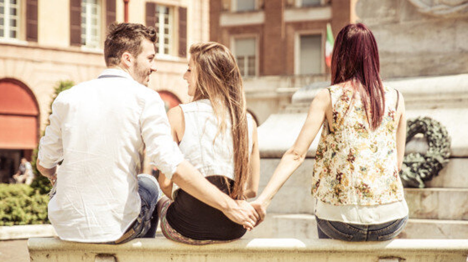 Photo De Gens Qui Font Lamour L Amour Entre 2 Femme Et Lhomme - Esam Solidarity™. Apr 2023