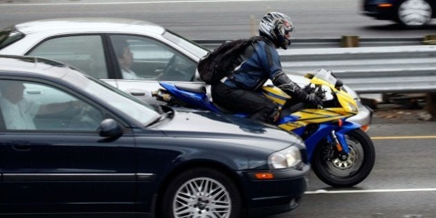 CORTE MADERA, CA - OCTOBER 16: A motorcyclist rides between cars in slow moving traffic on Highway 101 October 16, 2007 in Corte Madera, California. Motorcycle deaths are on the rise in California with 433 deaths in 2006, up from 275 in 2000. Officials estimate that deaths are up another 8 percent this year as sales of powerful motorcycle continue on an upward trend. (Photo by Justin Sullivan/Getty Images)