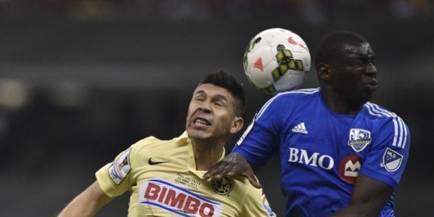America's forward Oribe Peralta (L) vies for the ball with Impact of Montreal defender Bakary Soumare (R) during their CONCACAF Champions League first leg football final at the Azteca stadium in Mexico City on April 22, 2015. AFP PHOTO/Yuri CORTEZ (Photo credit should read YURI CORTEZ/AFP/Getty Images)