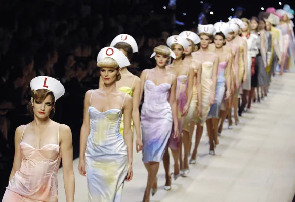 Sac de frappe de luxe: Louis Vuitton donne carte blanche à Karl Lagerfeld