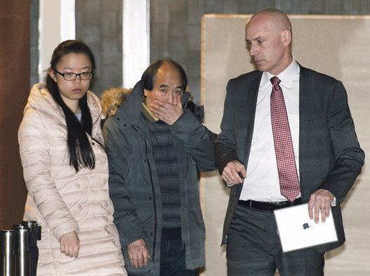 Diran Lin accompagné de son avocat Daniel Urbas et de son interprète