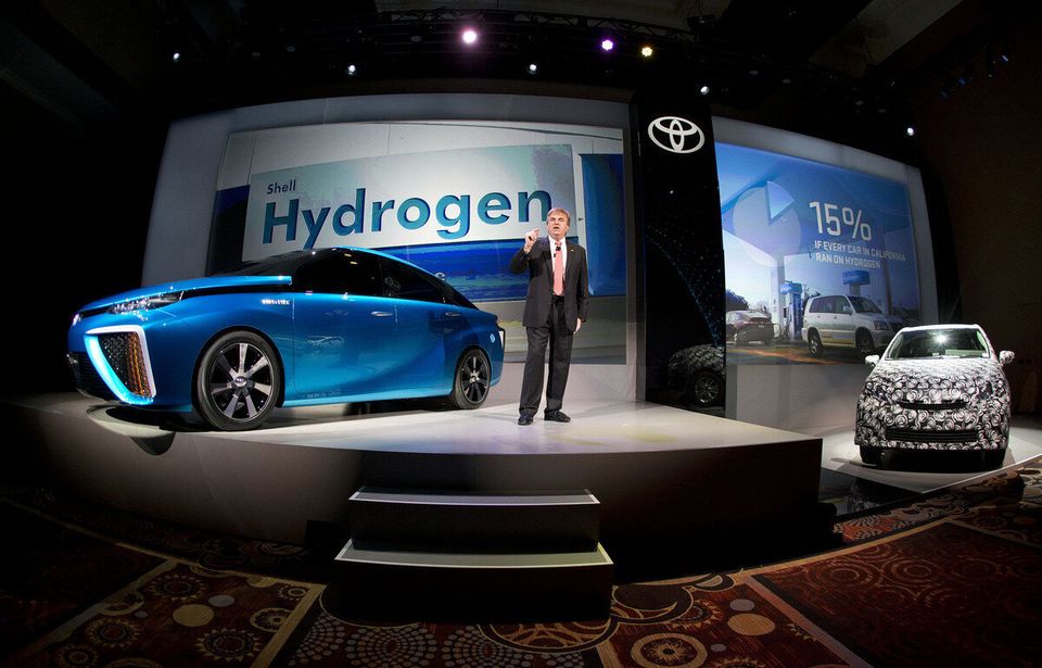 Bob Carter, Toyota, FCV hydrogen electric concept car 