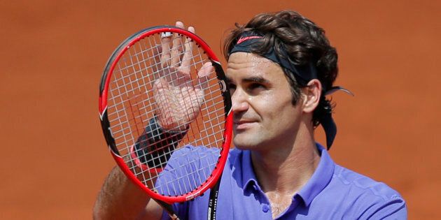 Switzerland's Roger Federer thanks the audience after defeating Spain's Marcel Granollers during their second round match of the French Open tennis tournament at the Roland Garros stadium, Wednesday, May 27, 2015 in Paris. (AP Photo/Christophe Ena)