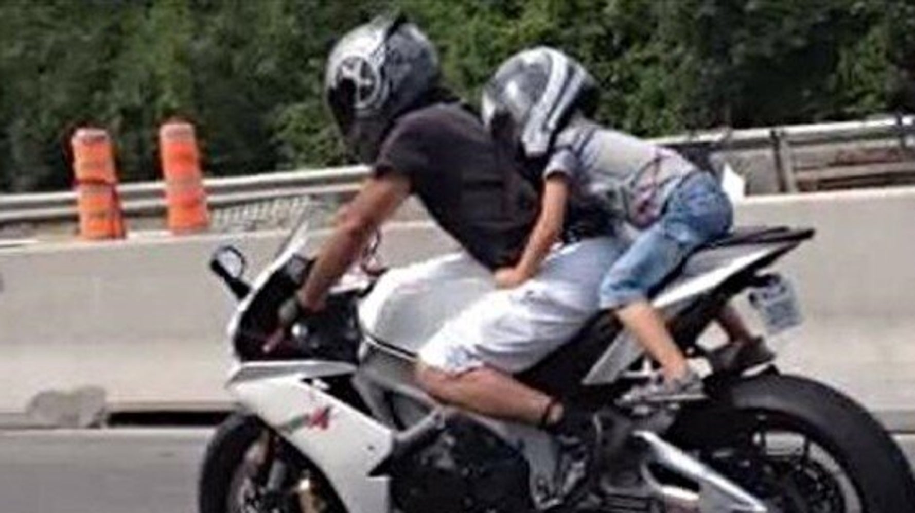 Quel âge Pour Monter Derrière Une Moto