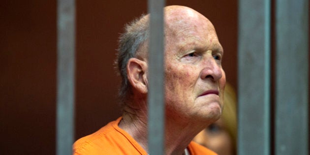 Joseph James DeAngelo, 72 ans, soupçonné d'être le «Golden State Killer», responsable d'au moins une douzaine de meurtres et de 50 viols dans les années 1970 et 1980, est traduit en justice à la Cour supérieure du comté de Sacramento, en Californie. Les professions exercées par DeAngelo correspondent au profil des tueurs en série et des psychopathes.