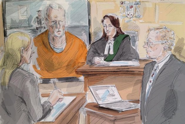 Dans ce croquis, le tueur en série Bruce McArthur comparaît par vidéo devant un tribunal de Toronto en avril 2018.