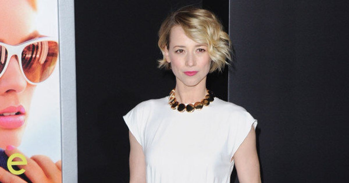 Style Karine Vanasse Lors De La Première Du Film Focus à Los Angeles Photos Huffpost Vivre