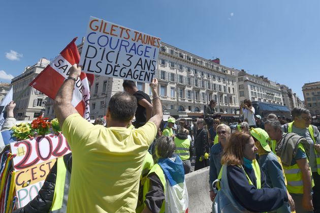 Gilets Jaunes 18900 Manifestants En France Plus Faible