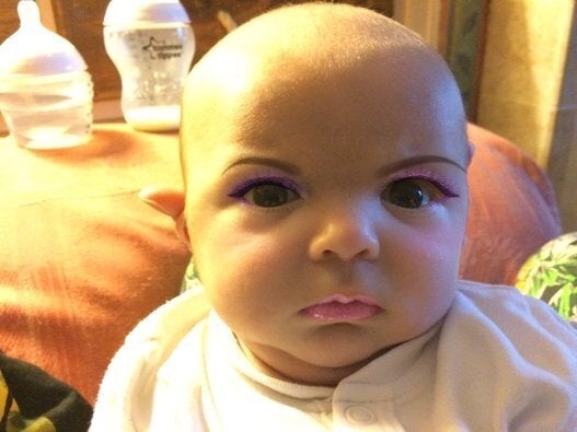 Ce Bebe De 7 Semaines A Ete Maquille Par Sa Mere Grace A L Application Perfect 365 Photos Huffpost Null