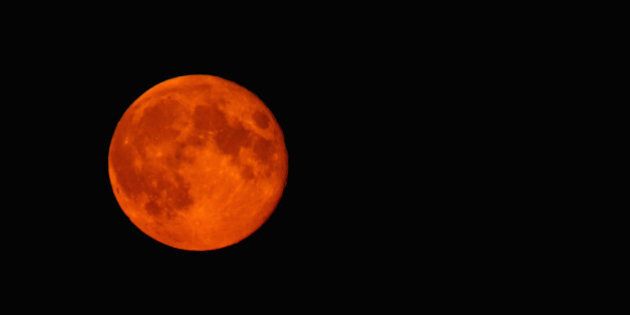 HIGH WYCOMBE, ENGLAND - SEPTEMBER 09: A blood red Supermoon is seen rising in the sky on September 9, 2014 in High Wycombe, England. (Photo by Richard Heathcote/Getty Images)