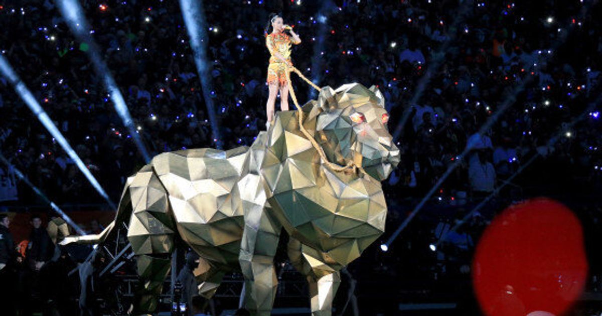 La performance explosive de Katy Perry à la mitemps du Super Bowl
