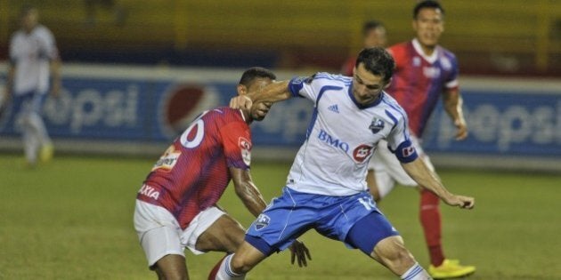 Elder Figueroa (L) of C.D. Fas of El Salvador vies the ball against Dilly Duka (R) of the Montreal Impact during their match for the CONCACAF Champions League at the Cuscatlan Stadium in San Salvador, El Salvador on August 20, 2014. AFP PHOTO/Jose CABEZAS (Photo credit should read JOSE CABEZAS/AFP/Getty Images)