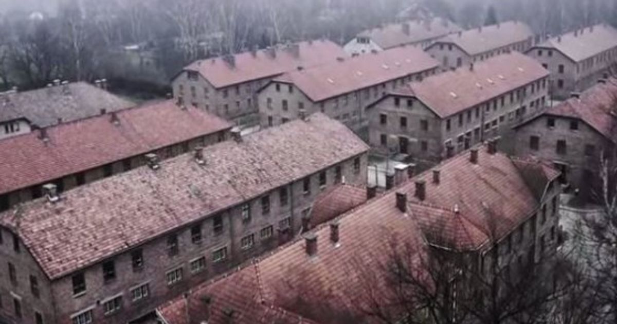 La BBC survole le camp de concentration d'Auschwitz à l'aide d'un drone