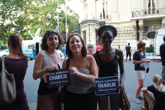 Des Francaises expatriées et une étudiante en Argentine soutiennent Charlie Hebdo et la liberté de la pressse