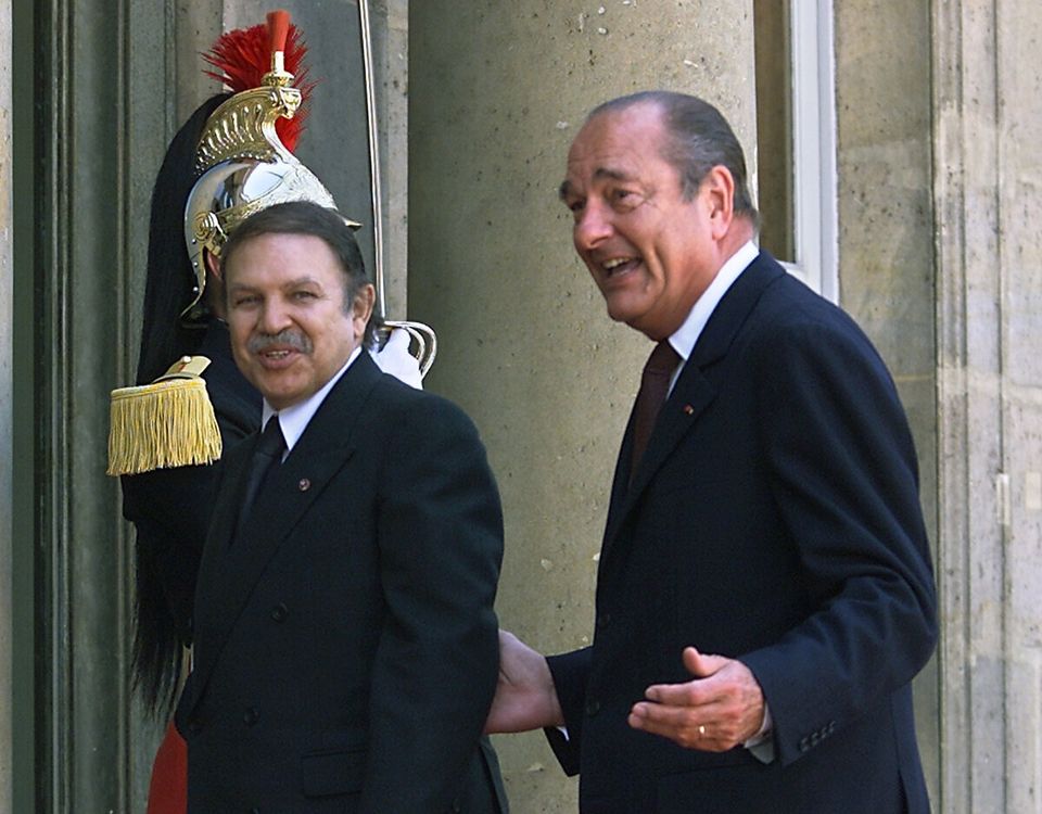 Abdelaziz Bouteflika, fraîchement élu, vient en France en 2000