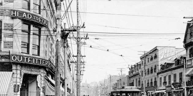 Montréal Dantan à Travers La Carte Postale Ancienne - 