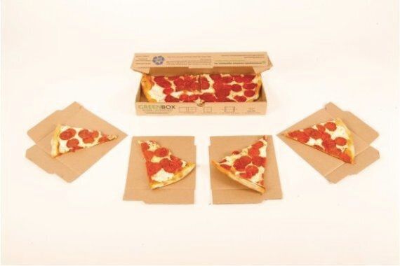 Cette boîte à pizza géniale se découpe en assiettes, puis en demi