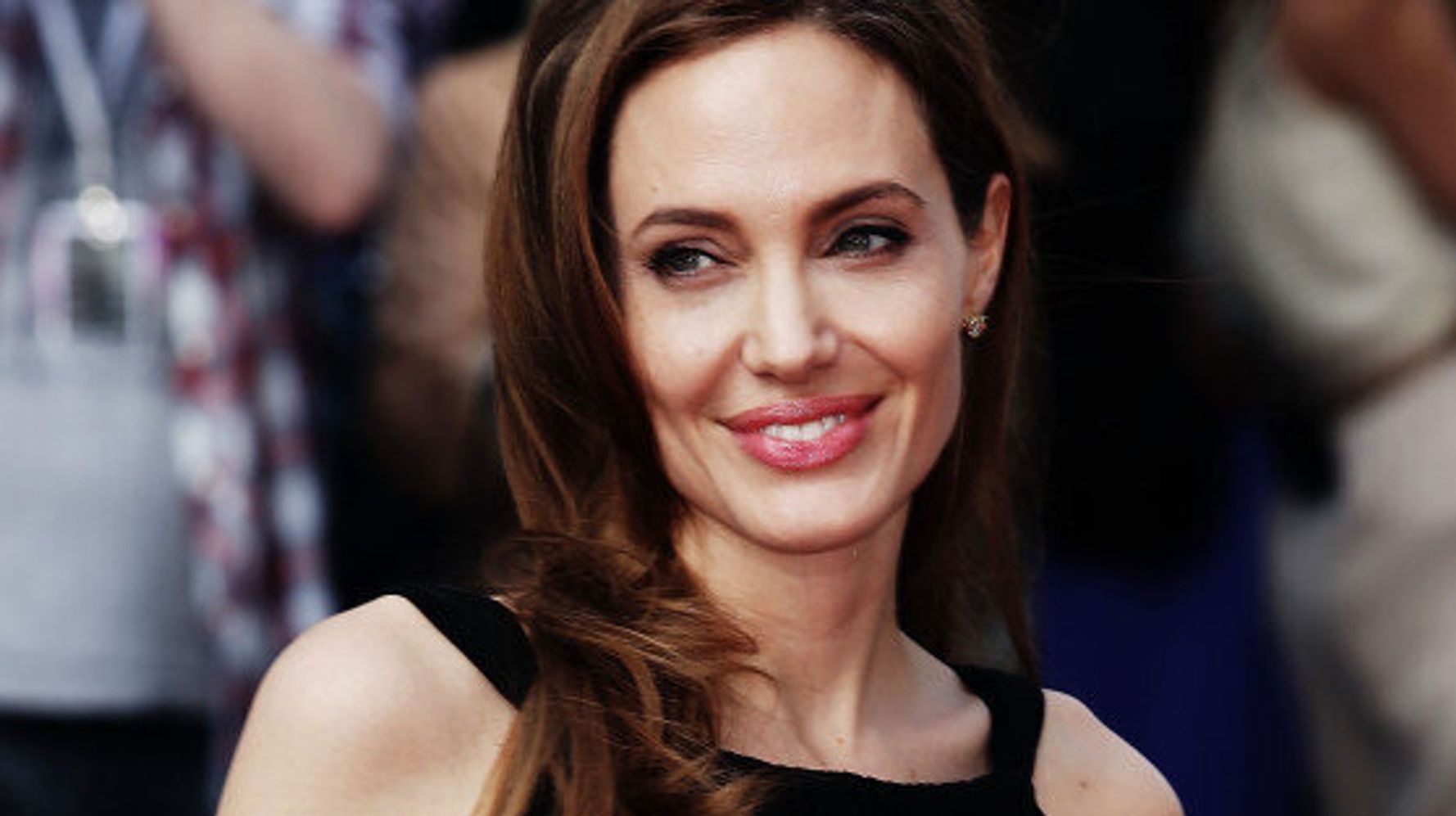 Des photos d'Angelina Jolie mannequin à l'âge de 18 ans ressurgissent
sur le web HuffPost