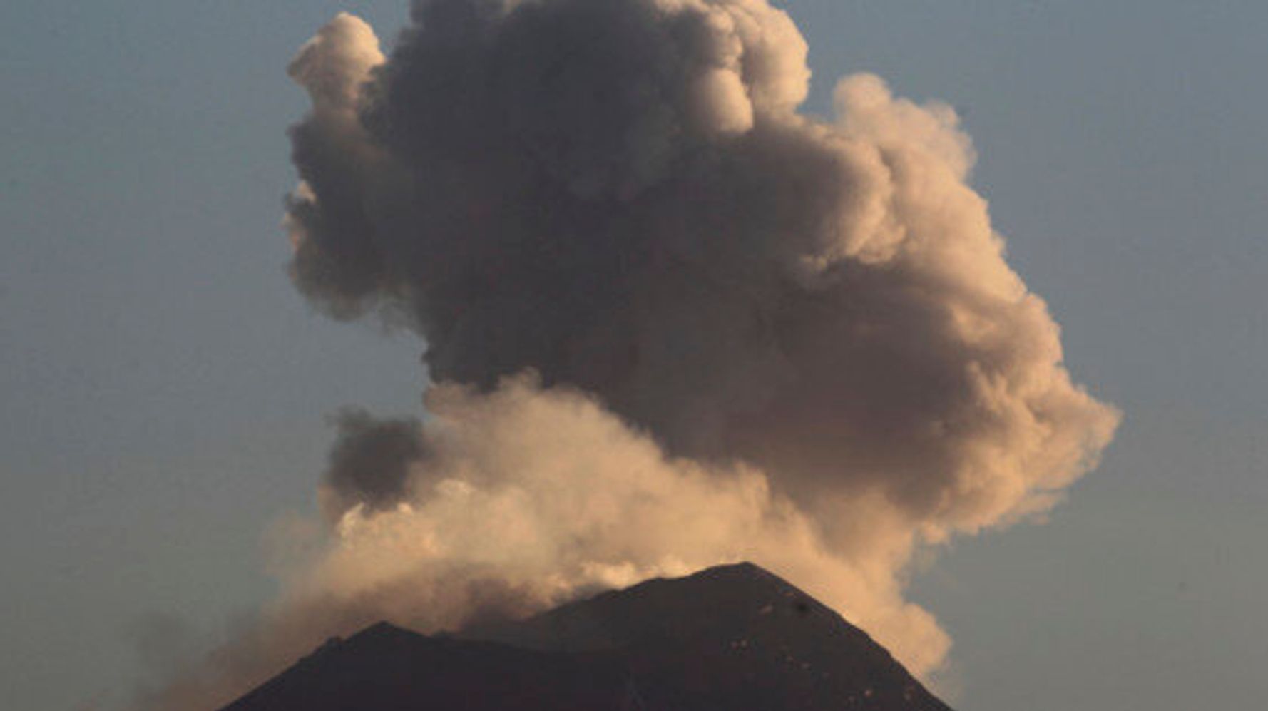  ruption d un  volcan  au Japon 30 victimes trouv es sans  