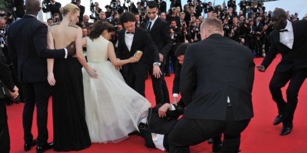 Festival de Cannes: un homme déjoue la sécurité et plonge sous la robe d'une