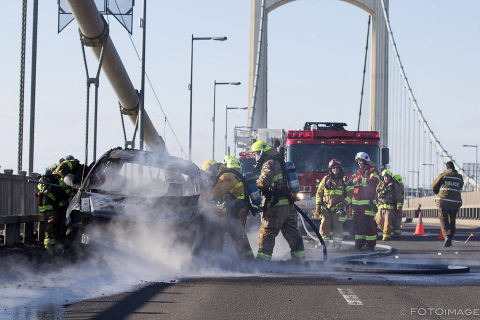 Véhicule en feu sur le pont Pierre-Laporte 6 avril 2014