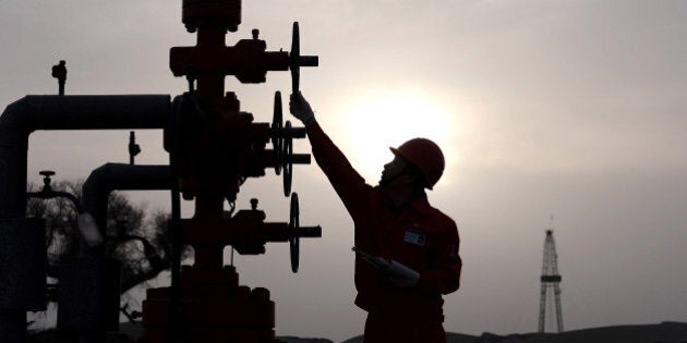 A worker checks pipes at PetroChina's Tarim Oilfield in Taklamakan Desert, in China's western Xinjiang region, Thursday, March 26, 2009. Profits at China's oil producers, steel makers and other major industrial companies fell sharply in January and February as sales were battered by the global economic crisis, data showed Friday. (AP Photo) ** CHINA OUT **