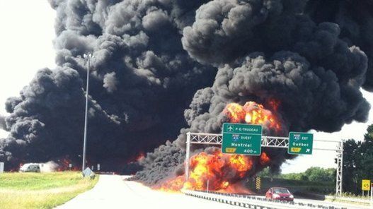 Un camion-citerne en feu sur l'autoroute 640