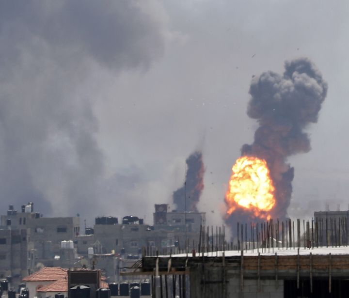 Εικόνα έκρηξης στην πόλη της Γάζας, κατά τη διάρκεια ισραηλινής αεροπορικής επιδρομής, ως απάντηση στις ρουκέτες που εκτόξευσε η Χαμάς στις 3 Μαϊου 2019.