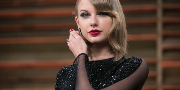 Taylor Swift arrives to the 2014 Vanity Fair Oscar Party on March 2, 2014 in West Hollywood, California. AFP PHOTO/ADRIAN SANCHEZ-GONZALEZ (Photo credit should read ADRIAN SANCHEZ-GONZALEZ/AFP/Getty Images)