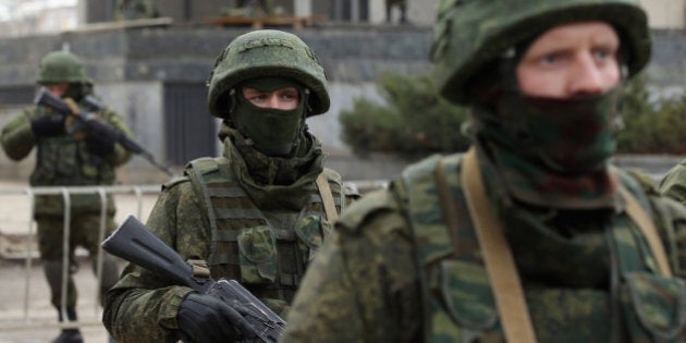 SIMFEROPOL, UKRAINE - MARCH 01: Heavily-armed soldiers without identifying insignia guard the Crimean parliament building shortly after taking up positions there on March 1, 2014 in Simferopol, Ukraine. The soldiers' arrival comes the day after soldiers in similar uniforms stationed themselves at Simferopol International Airport and Russian soldiers occupied the airport at nearby Sevastapol in moves that are raising tensions between Russia and the new Kiev government. Crimea has a majority Russian population and armed, pro-Russian groups have occupied government buildings in Simferopol. (Photo by Sean Gallup/Getty Images)