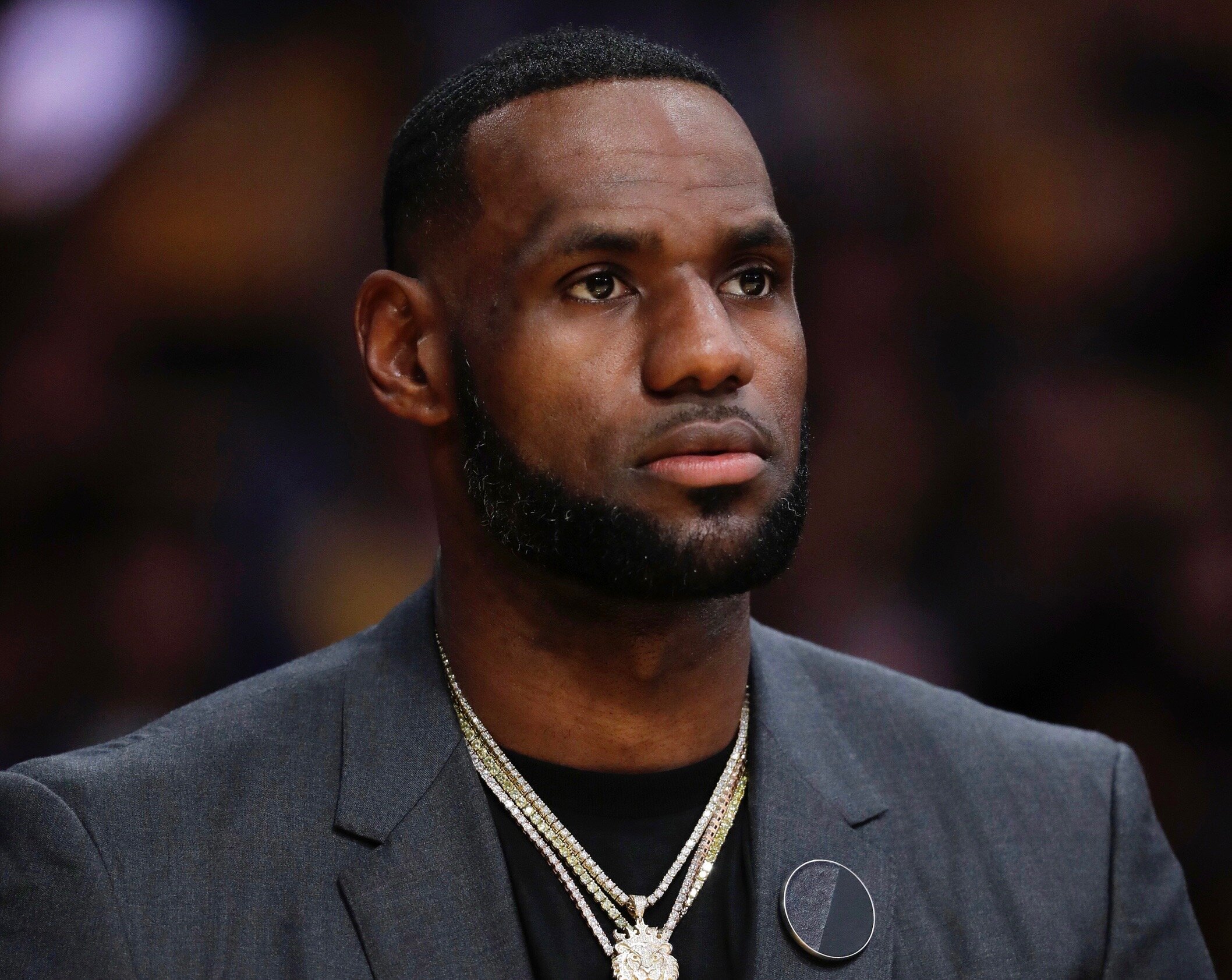 $10K LeBron James pendant costly for Vaneisha Robinson, woman who bought it  at flea market for $5 – New York Daily News