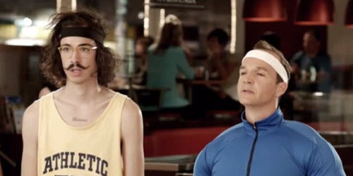 Les personnages de «Chest bras» dans une pub (VIDÉO) | HuffPost Nouvelles