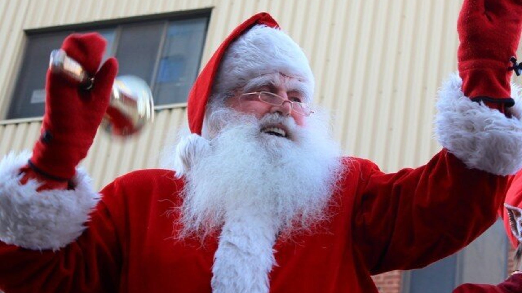 Le Pere Noel Est Un Fdp 2 Le Père Noël arrive aujourd'hui à Montréal (VIDÉO) | HuffPost Québec Vivre
