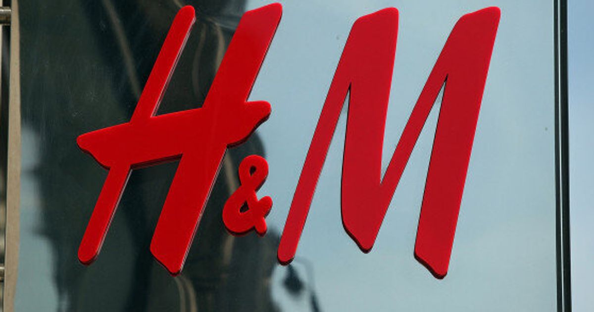 H m сила. H M история бренда. Hennes Mauritz логотип. H&M hennes & Mauritz ab логотип. H M логотип история.