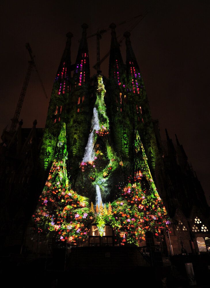 Moment Factory illumine la Sagrada Familia