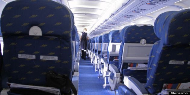 rows of seats in airplane