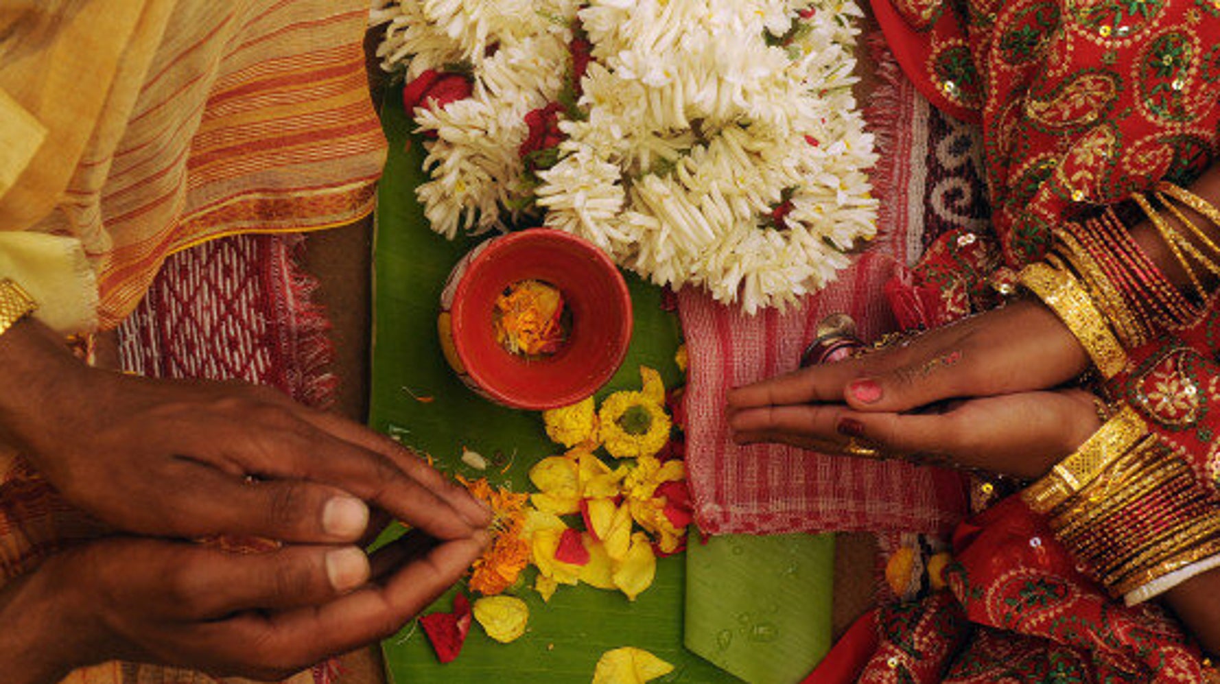 Inde: les couples ayant des rapports sexuels avant le mariage seront  considérés comme étant mariés | HuffPost Nouvelles, image size:1778x997