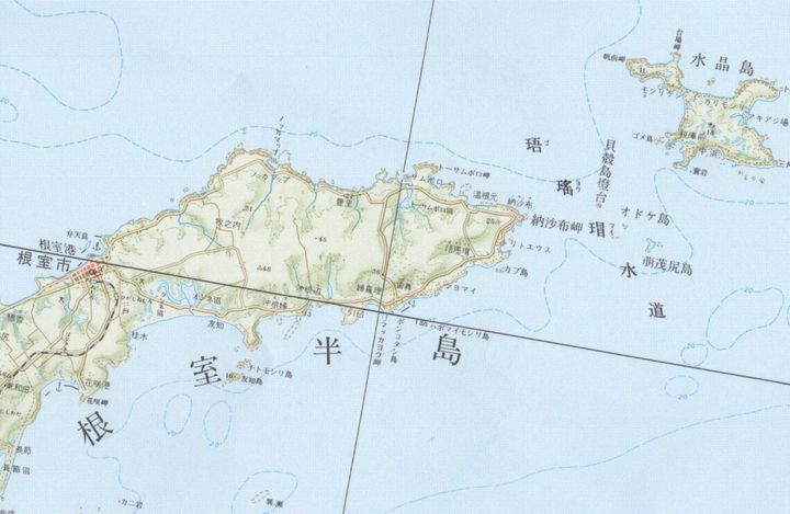 国土地理院の地図「北方四島」より。納沙布岬と水晶島の間に「貝殻島灯台」の記載がある。