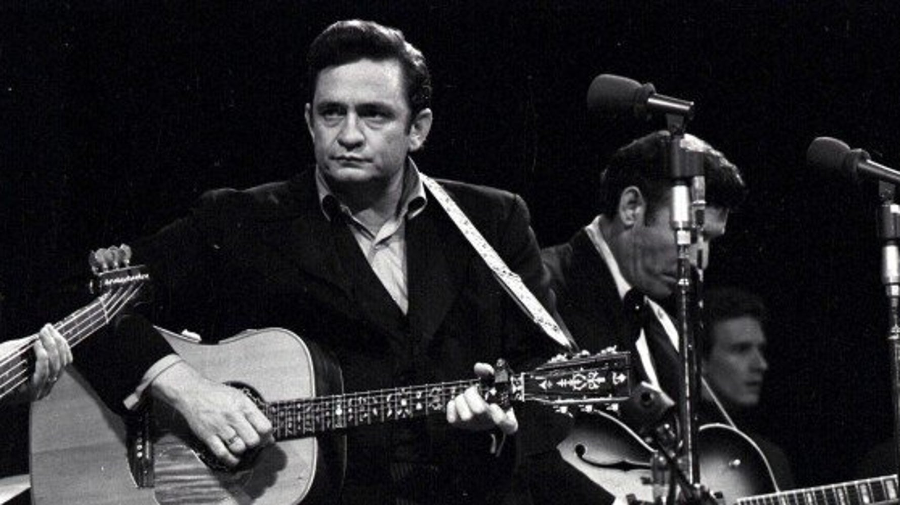Mort de Johnny Cash : 10 ans après, la country n'est pas ce que vous croyez  | HuffPost Divertissement, image size:1778x997