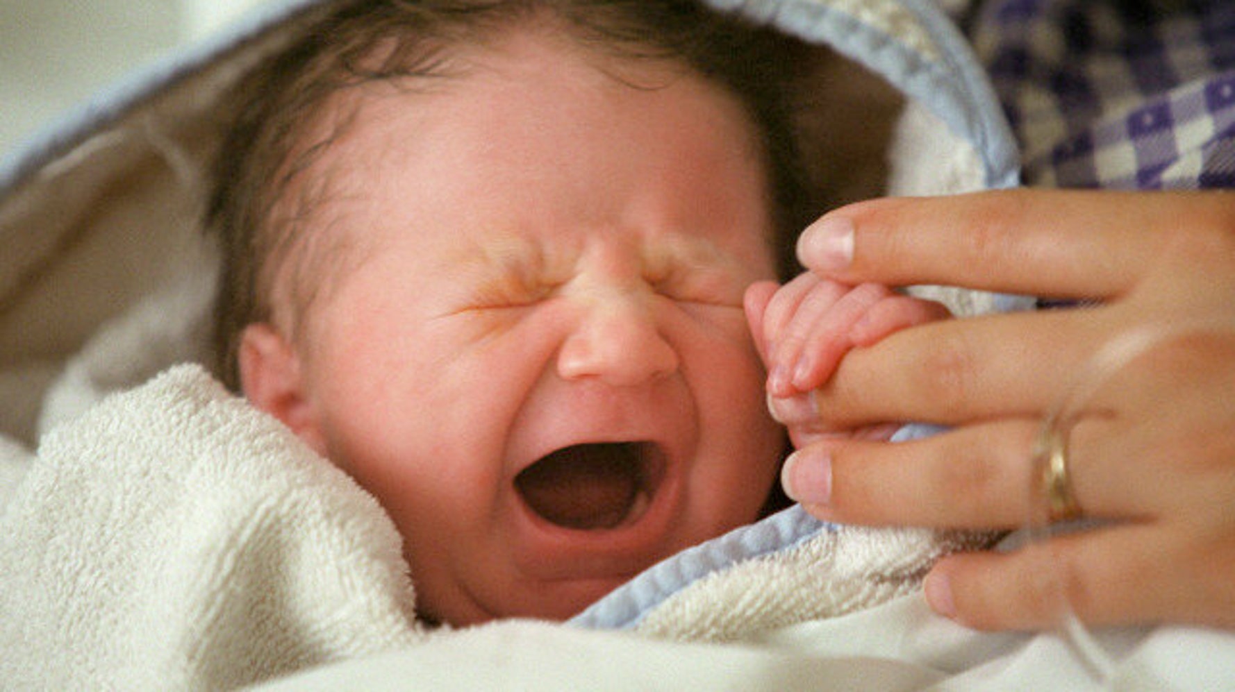 Voyager En Avion Avec Un Bebe Guide De Survie Pour La Premiere Fois Huffpost Null