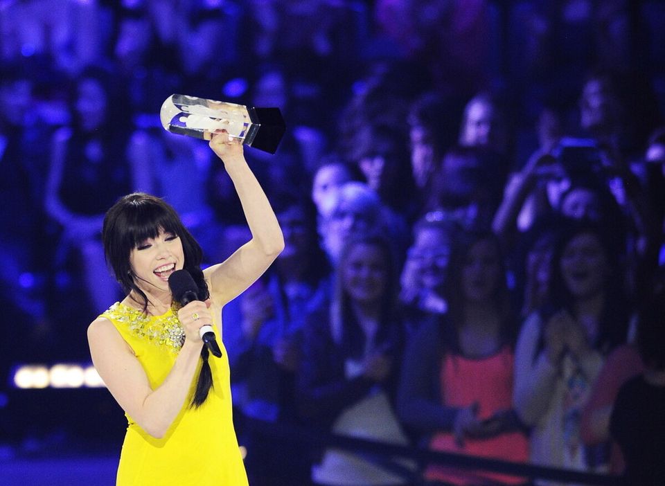 Carly Rae Jepsen wins all the awards
