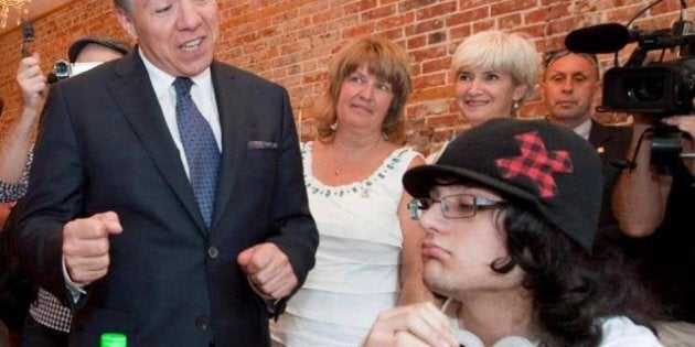 Des «memes» de François Legault font fureur sur Facebook