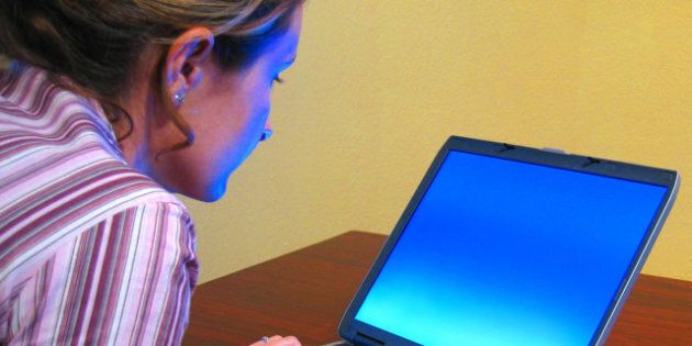 Description A woman typing on a laptop Une femme travaillant sur un ... Original upload log: Category:Portable computers. Uploaded with tools:~ ...